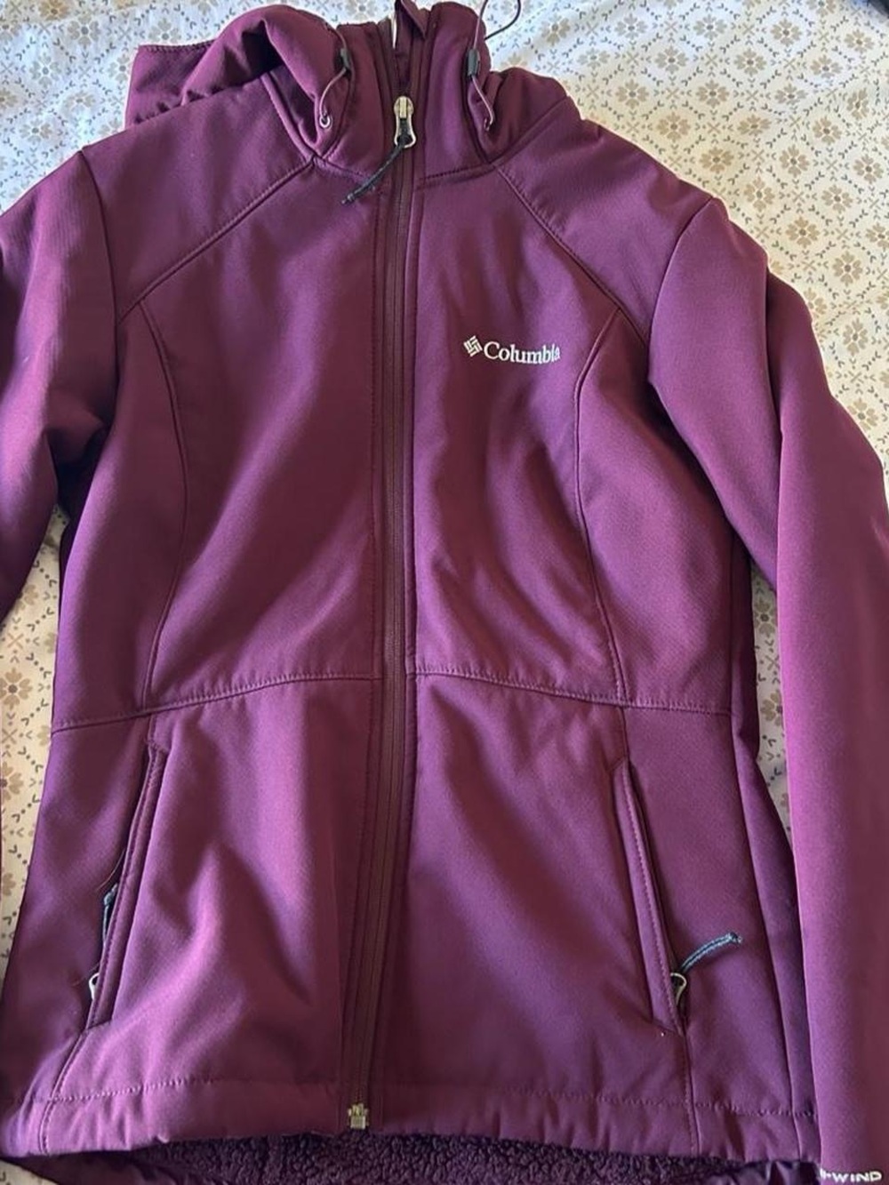 Columbia Women's Plum Hooded Softshell Jacket